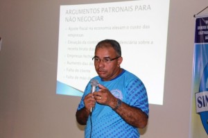 Presidente do Sindehotéis, Luiz Henrique, fala aos dirigentes sindicais.