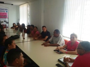 Diretores José Benedito e Maria Raimunda acompanham a reunião com trabalhadores da IBRAPP.