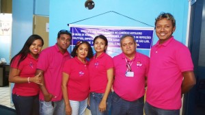 Colaboradores e diretores vestem rosa em alusão à campanha realizada no mês de Outubro.